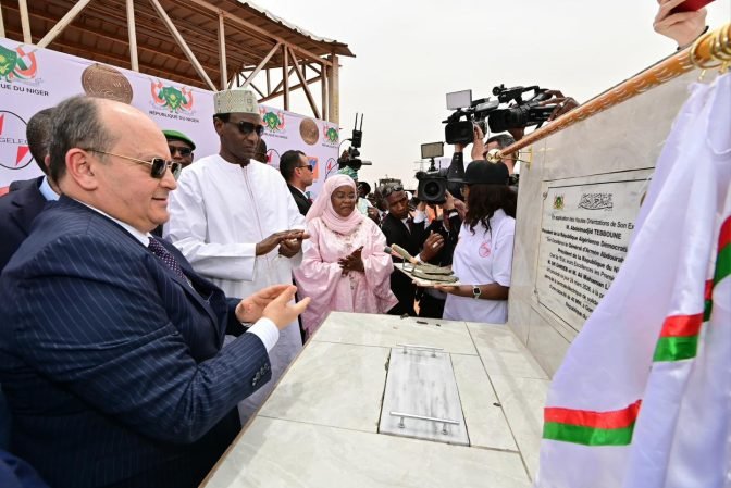 نيامي: الوزير الأول يضع حجر الأساس لمحطة توليد الكهرباء