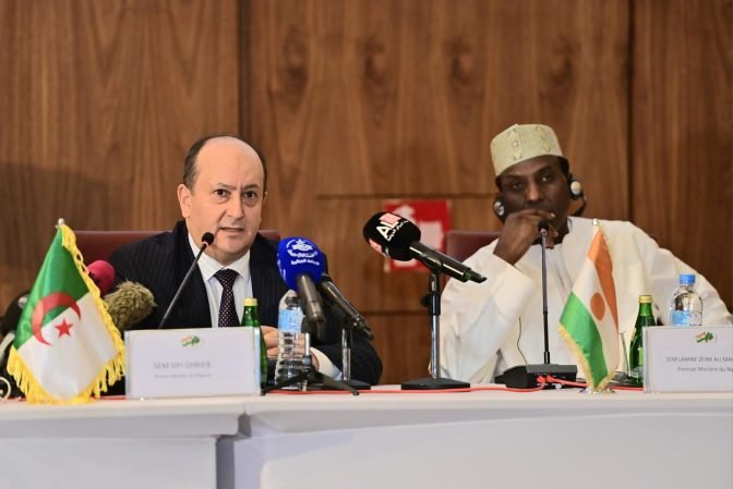 الوزير الأول يشرف على افتتاح منتدى الأعمال الجزائري-النيجري