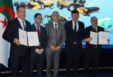 توقيع اتفاقية لاقتناء 331 آلة حصاد و1800 جرار