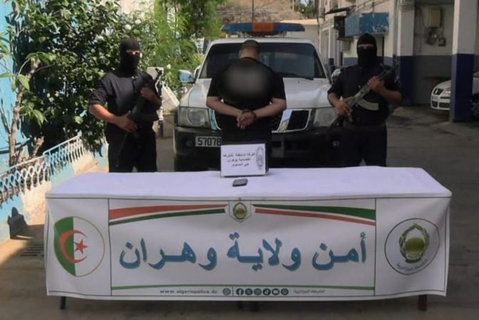 وهران: توقيف ناشط على “تيك توك” بسبب محتويات مخالفة للآداب العامة