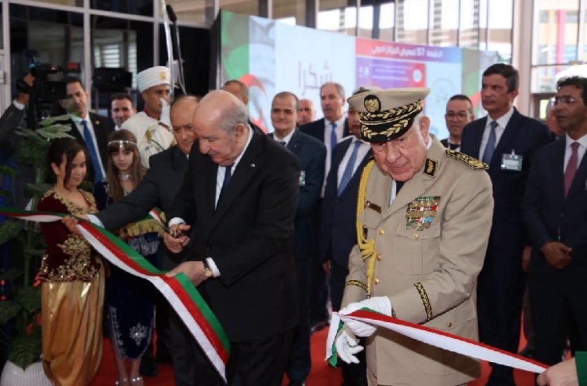 الرئيس تبون يزور أجنحة المؤسسات الوطنية والأجنبية بمعرض الجزائر الدولي
