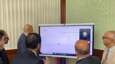 خلفان يُتابع عملية تصويت الجالية من مقر سلطة الانتخابات