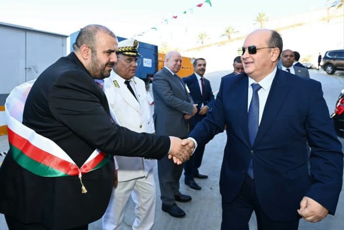 الوزير الأول يشرف على توقيع اتفاقيتين جديدتين لدعم الصناعة الوطنية