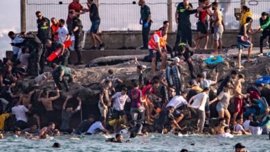 موجة الهجرة غير الشرعية القادمة من المغرب تغرق سبتة في أزمة غير مسبوقة