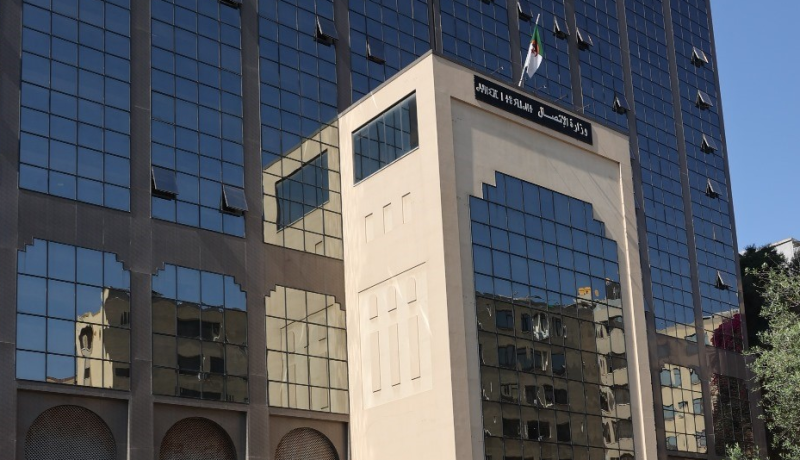 وزارة الإتصال تدعو وسائل الإعلام للإلتزام بأعلى درجات المسؤولية والمهنية