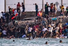 وفاة 67 مهاجرا غير شرعي خلال موجة العبور الجماعي إلى مدينة سبتة الاسبانية