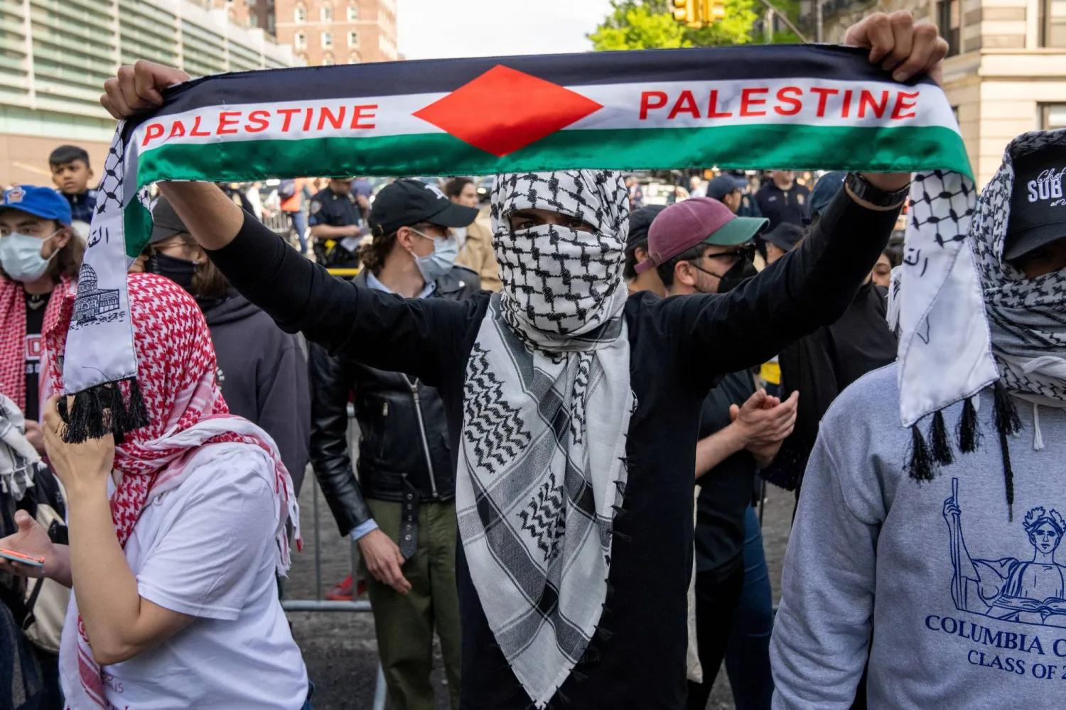 طلاب وموظفون فلسطينيون يقاضون جامعة كولومبيا بتهمة التمييز ضدهم