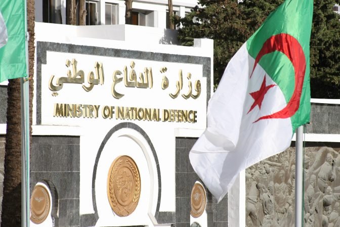 مجلة الجيش : "حماية الجزائر مسؤولية يتقاسمها الجميع"